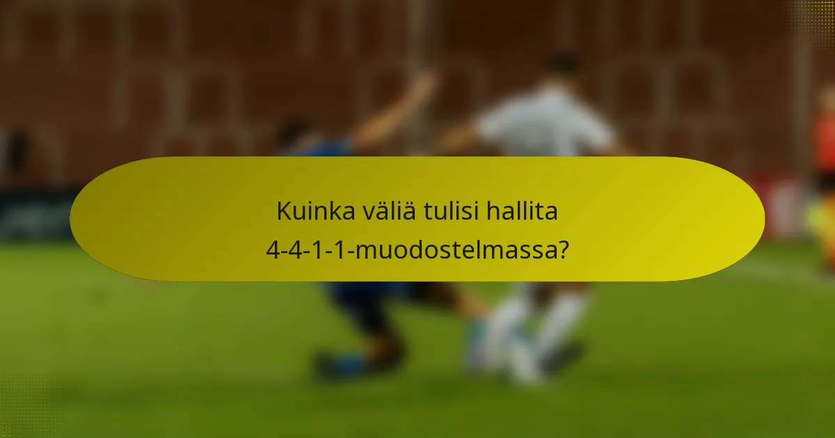 Kuinka väliä tulisi hallita 4-4-1-1-muodostelmassa?