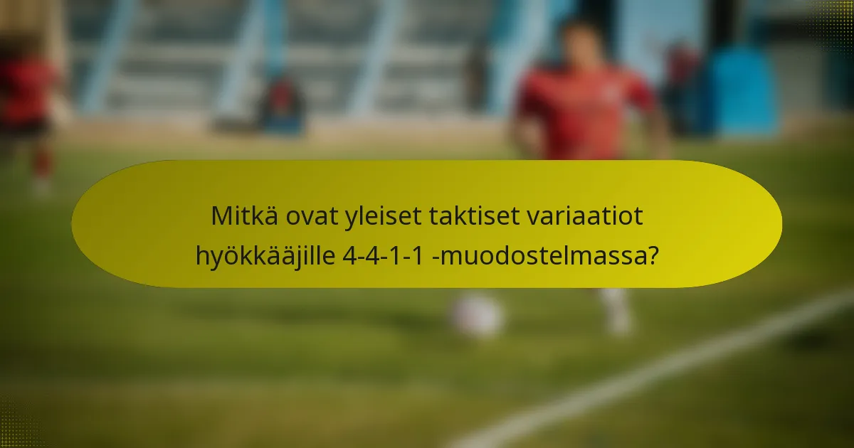 Mitkä ovat yleiset taktiset variaatiot hyökkääjille 4-4-1-1 -muodostelmassa?